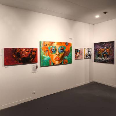 Kunstwerke von Rike WolkeSieben in Ausstellung in Hamburger Kunstgalerie